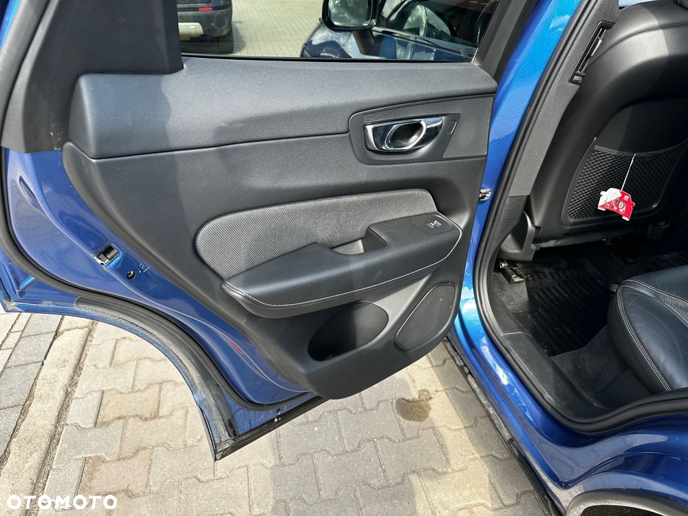 Volvo XC 60 B4 D R-Design - 16