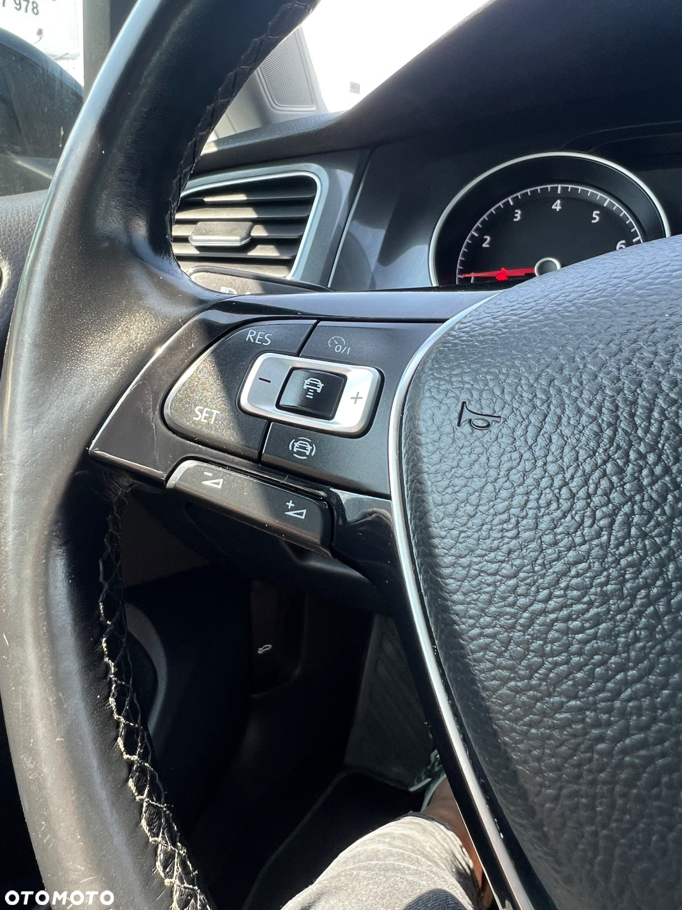 Volkswagen Golf 1.0 TSI BlueMotion DSG Comfortline - 22