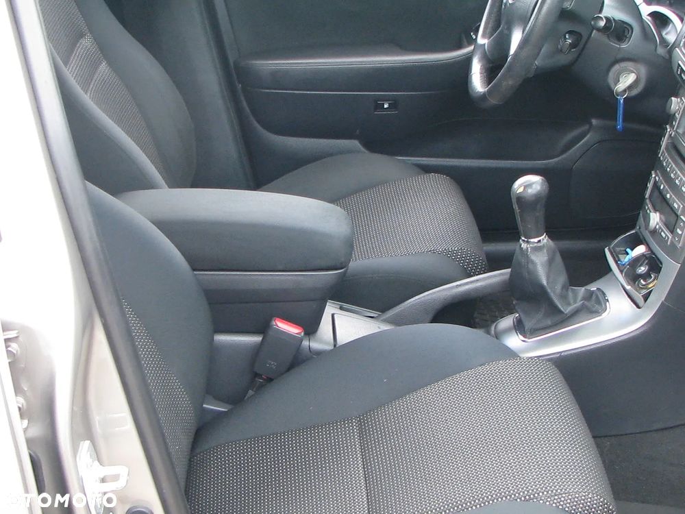 Toyota Avensis 2.0 VVT-i Executive - 11