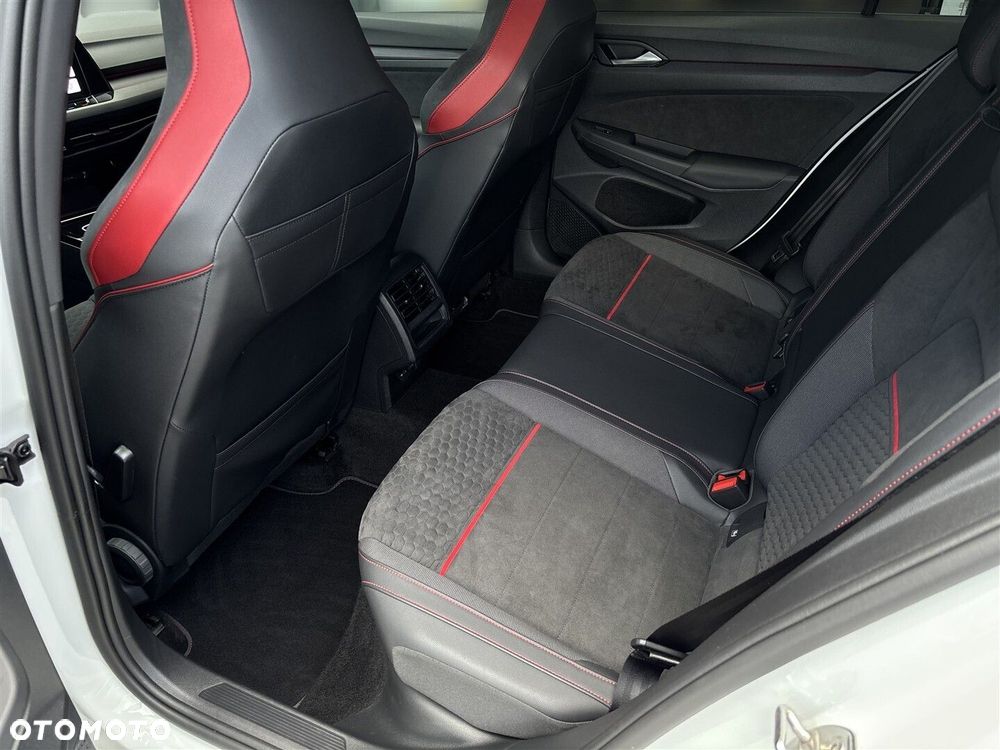 Volkswagen Golf - 11