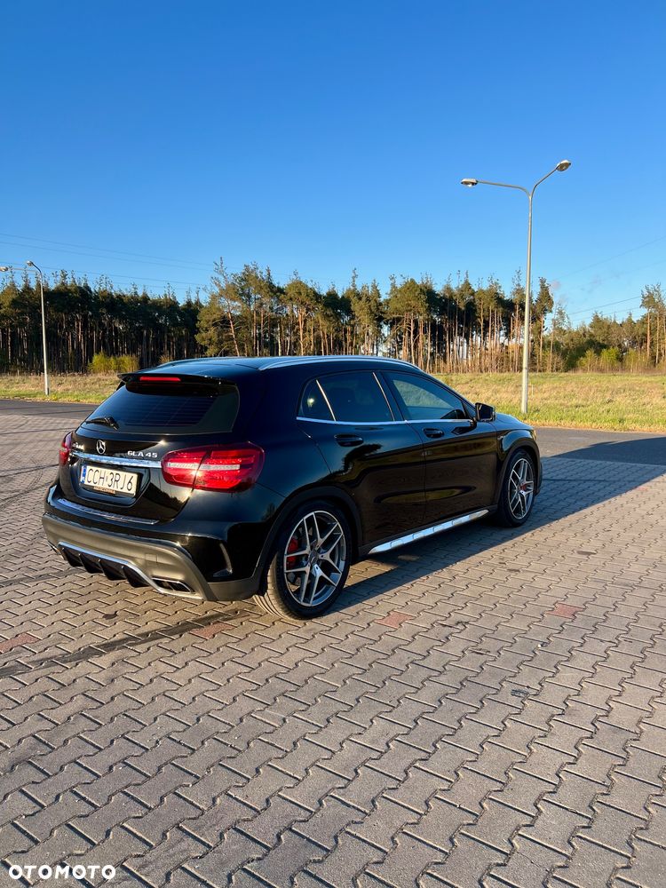 Mercedes-Benz GLA - 9
