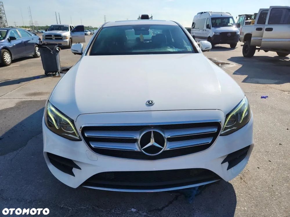 Mercedes-Benz Klasa E 300 9G-TRONIC AMG Line - 5