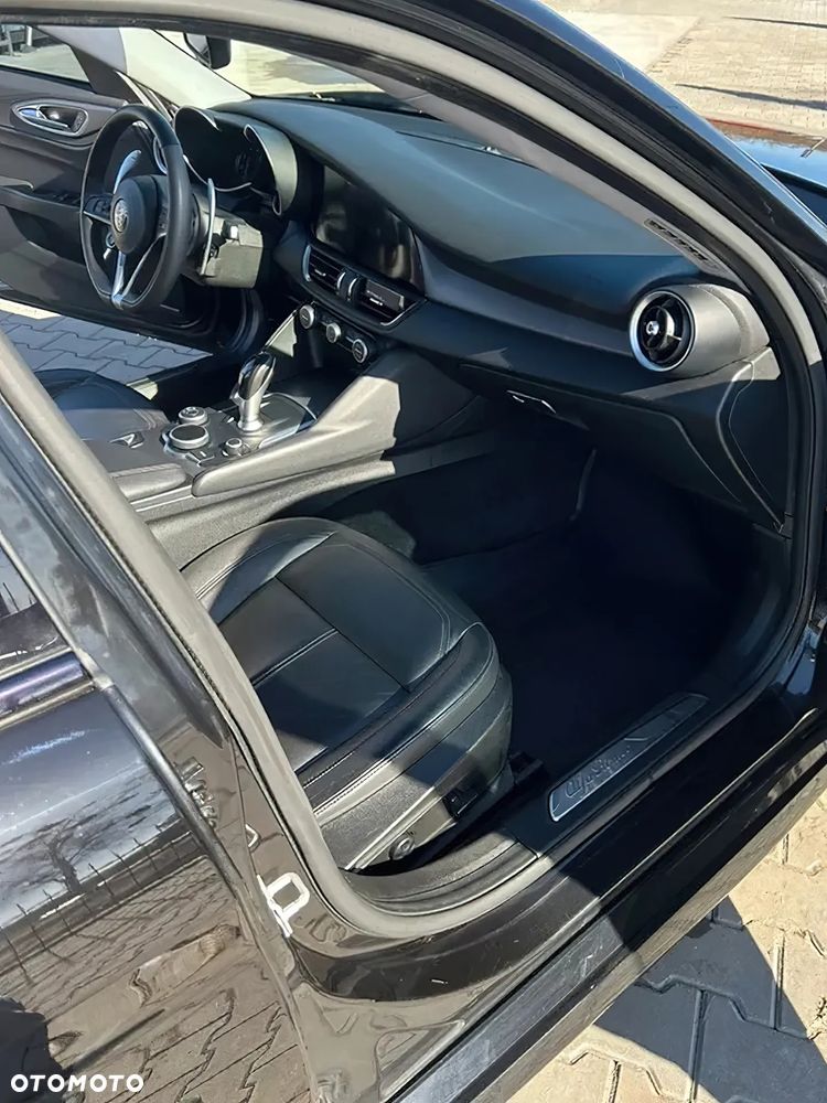 Alfa Romeo Giulia - 10