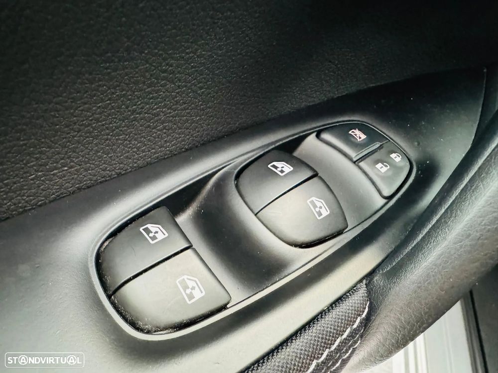 Nissan Qashqai 1.3 DIG-T N-Connecta LED+TT+SKY Xtronic - 20