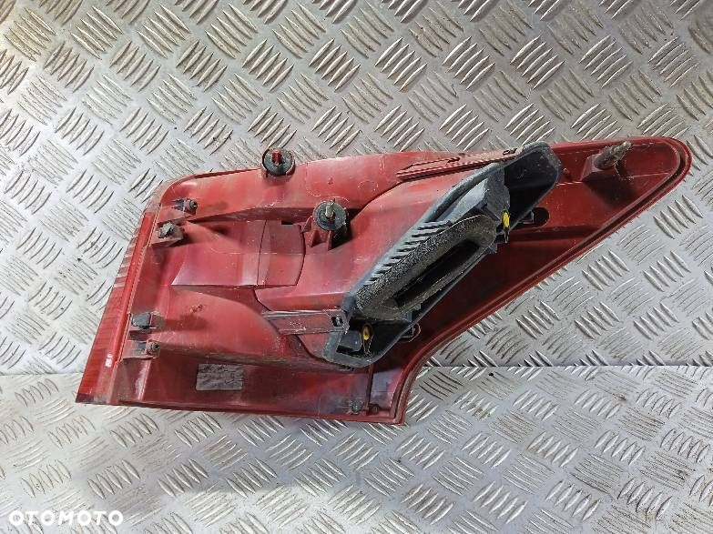 LAMPA LEWA TYLNA PEUGEOT 407 SW - 2