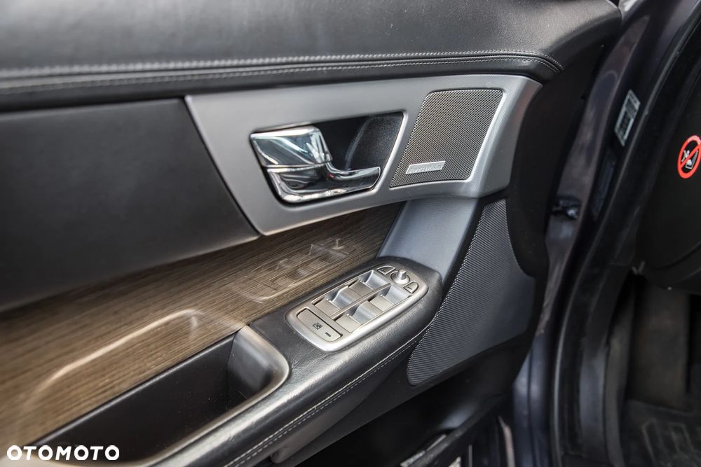 Jaguar XF 4.2 Super V8 - 28