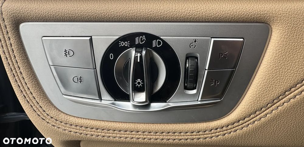 BMW Seria 7 740d xDrive - 14