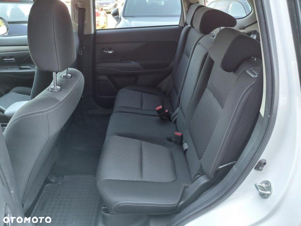 Mitsubishi Outlander - 13