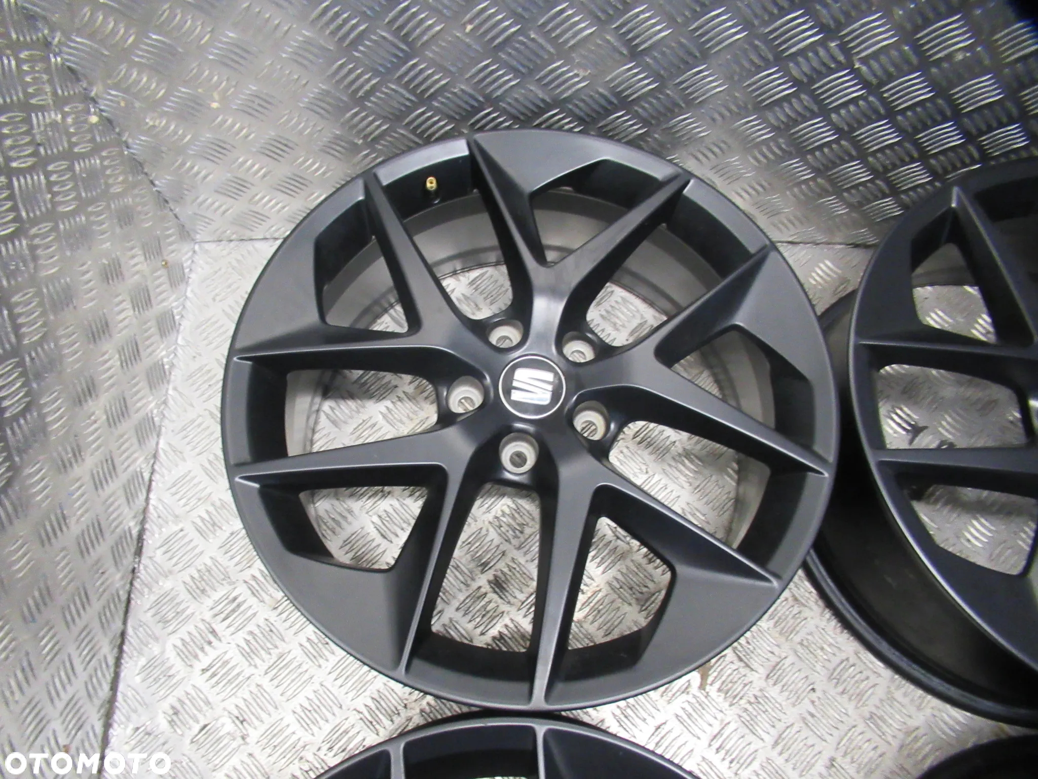 Felgi Seat Leon Leon Cupra Tarraco Altea Alhambra 7,5Jx18 et51 5x112 - 4