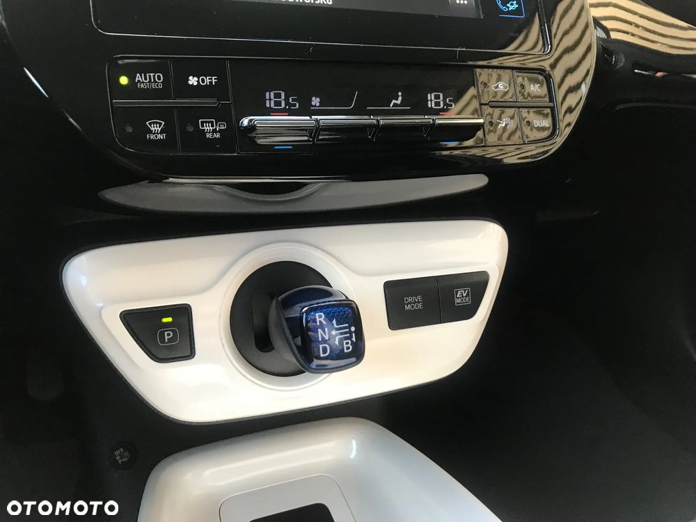 Toyota Prius 1.8 Hybrid Premium - 29