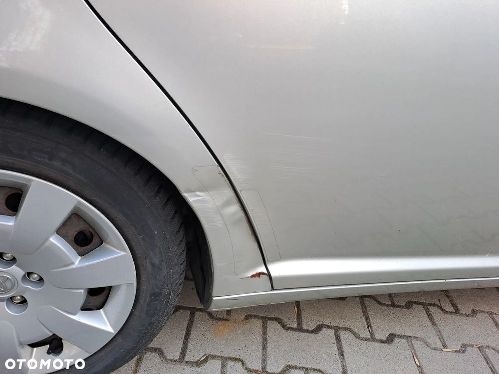 Toyota Avensis 2.0 D-4D - 8