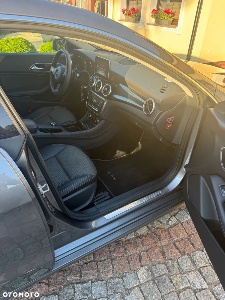 Mercedes-Benz CLA 200 7G-DCT - 10