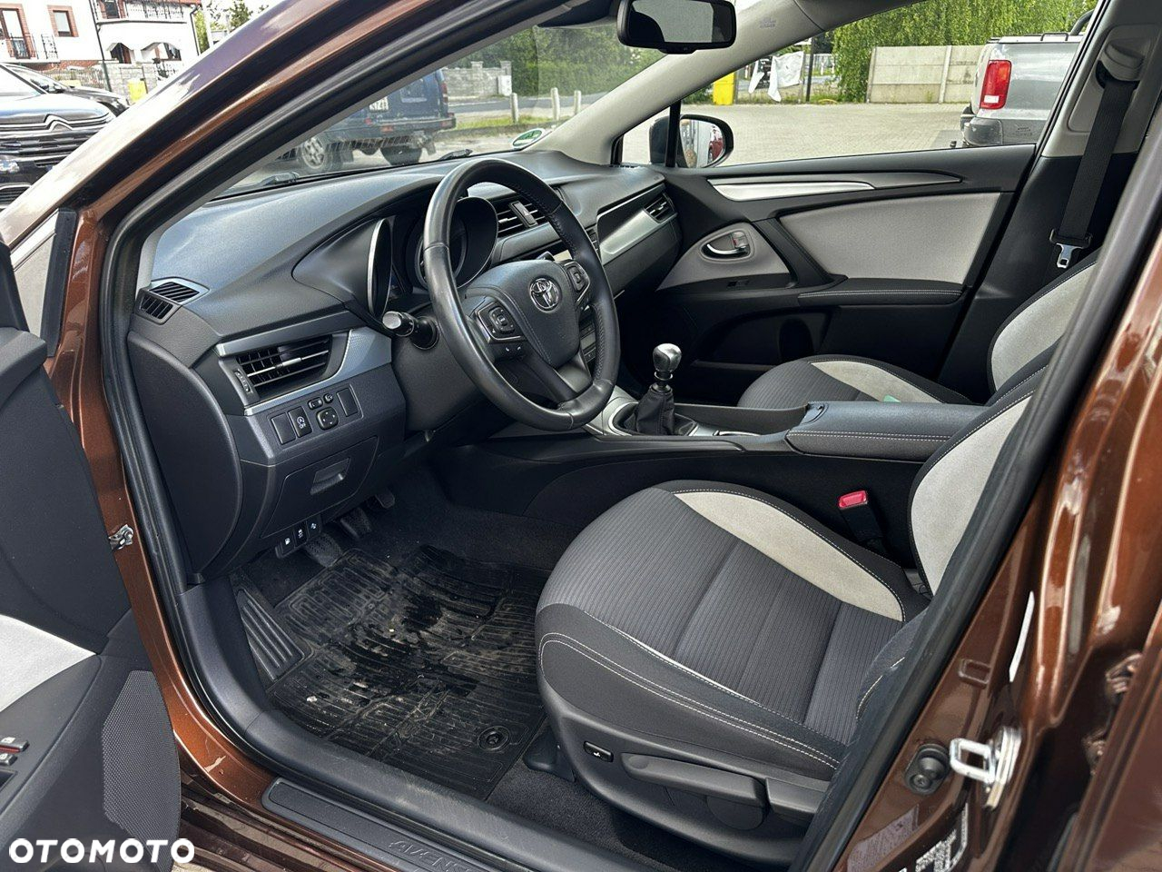 Toyota Avensis 2.0 D-4D Premium - 24