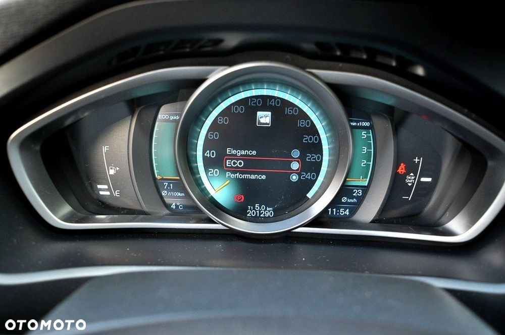 Volvo V40 D2 Momentum - 25