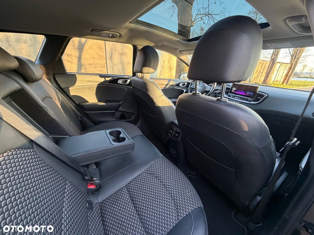 Kia Ceed 1.5 T-GDI MHEV L Business Line DCT - 8