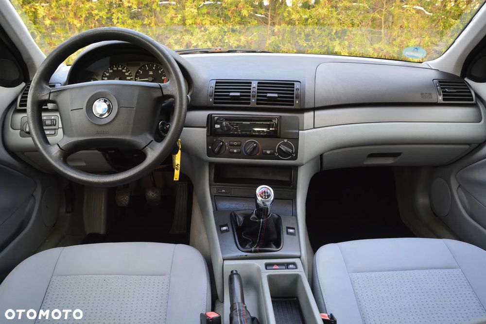 BMW Seria 3 318i - 29