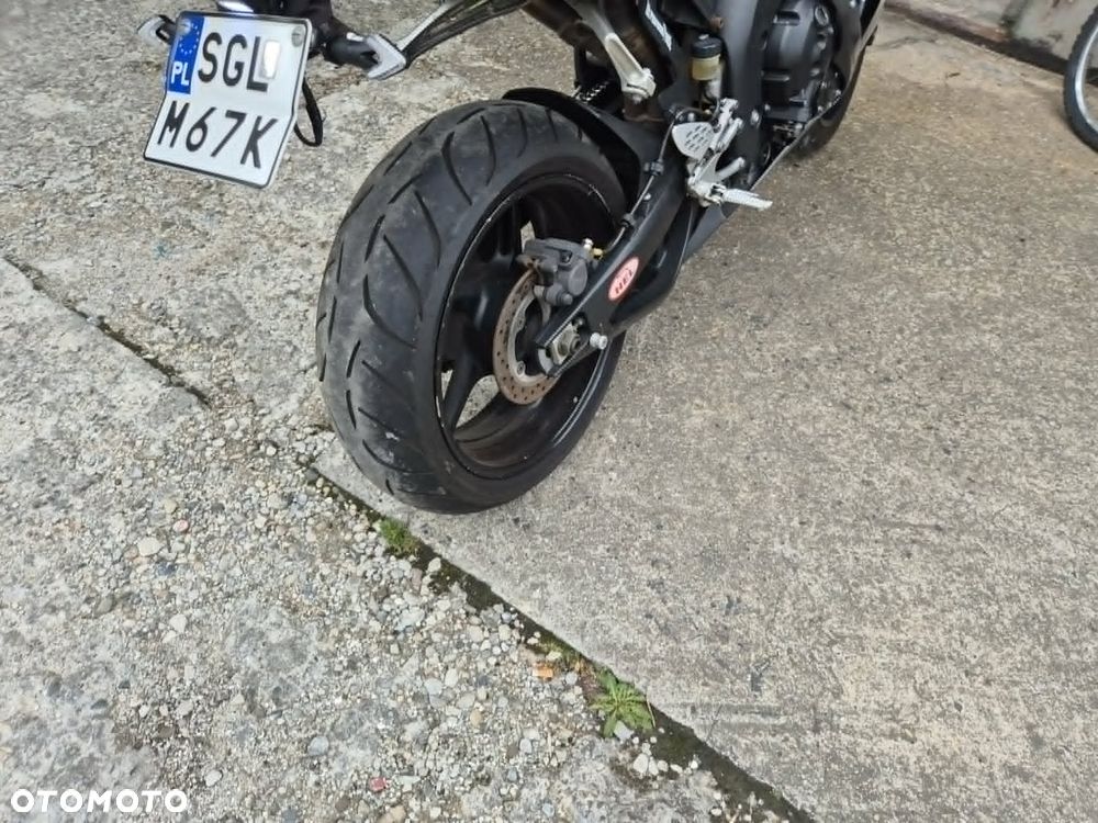 Yamaha R1 - 5