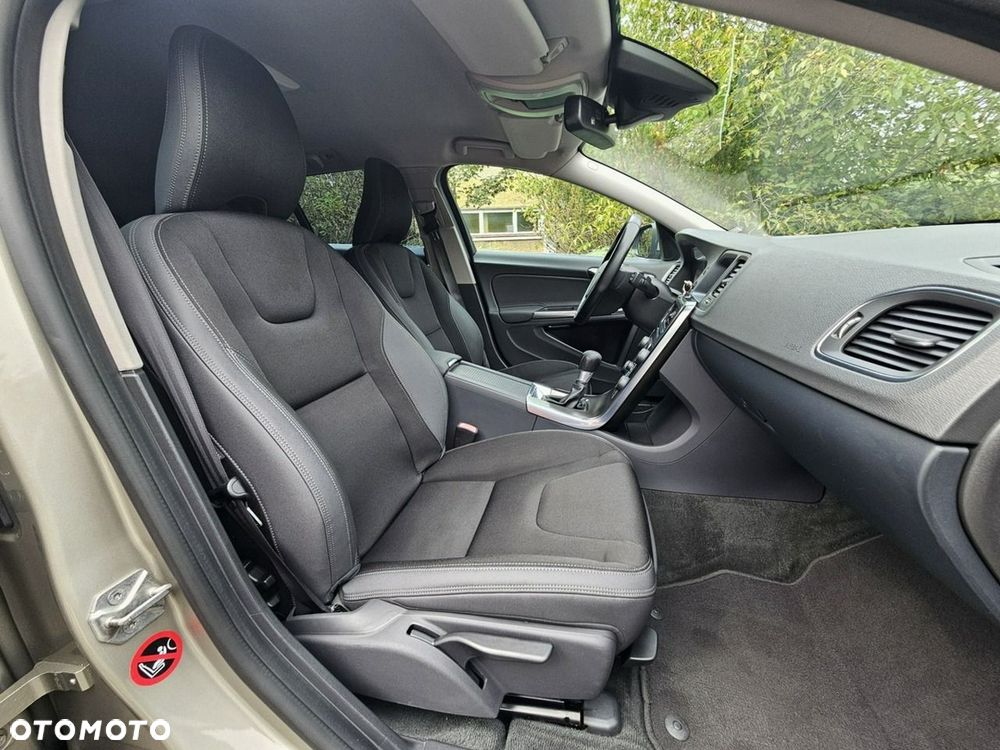 Volvo V60 D4 Momentum - 10