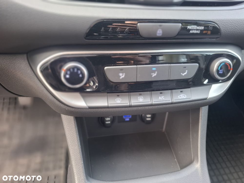 Hyundai i30 1.0 T-GDI Classic + - 16