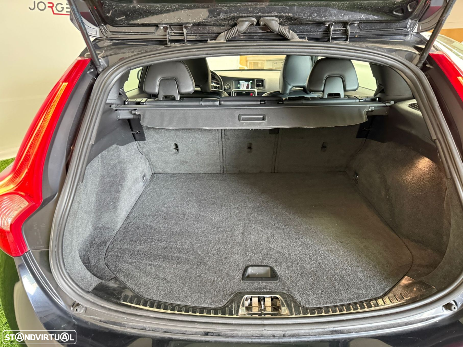 Volvo V60 2.0 D4 R-Design - 10
