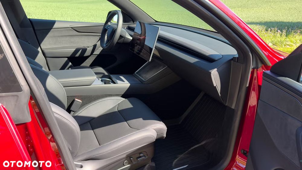 Tesla Model Y Performance Dual Motor AWD - 15