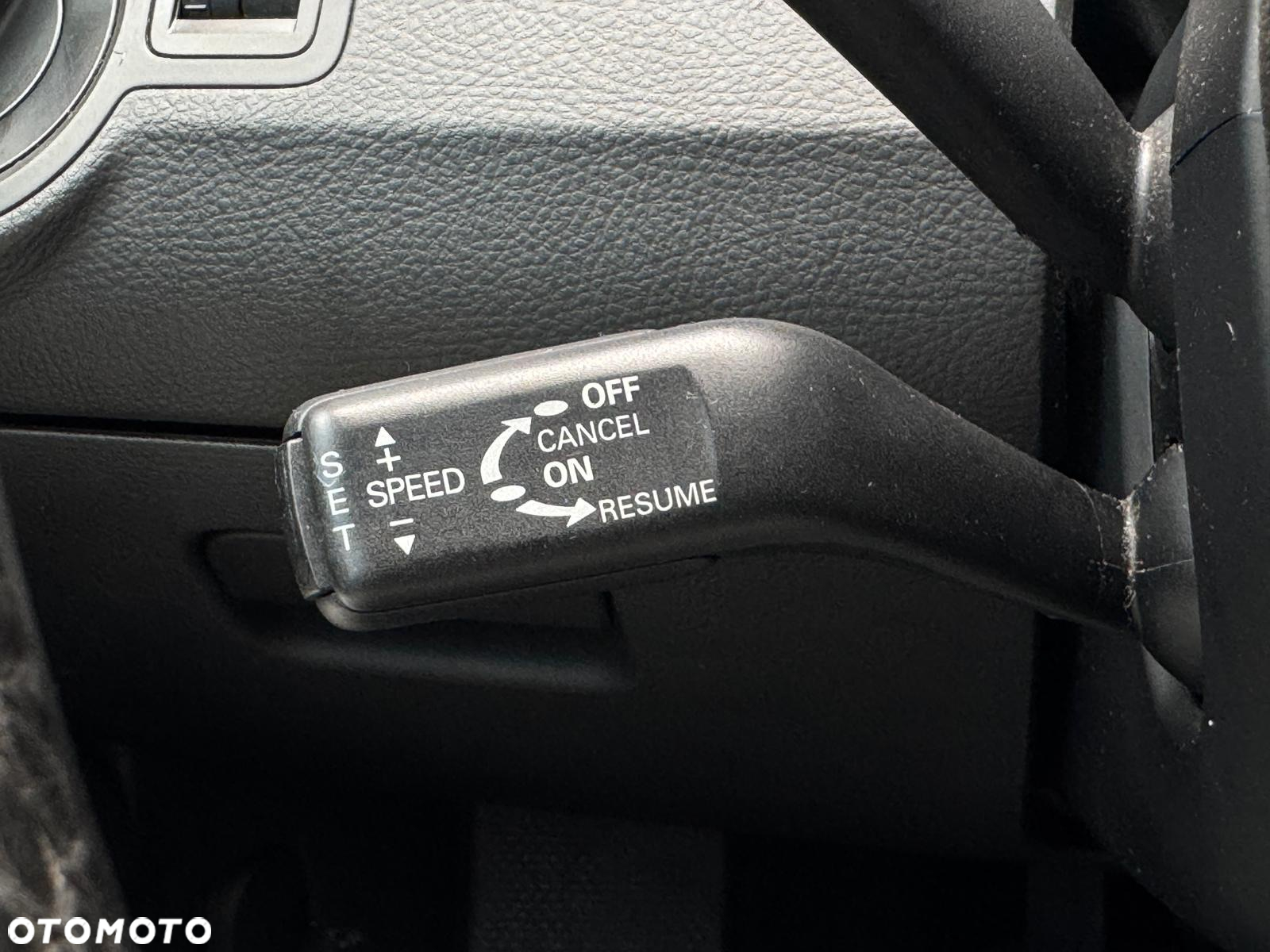 Volkswagen Passat 2.0 TDI Comfortline - 26