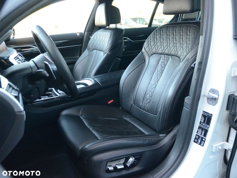 BMW Seria 7 - 36