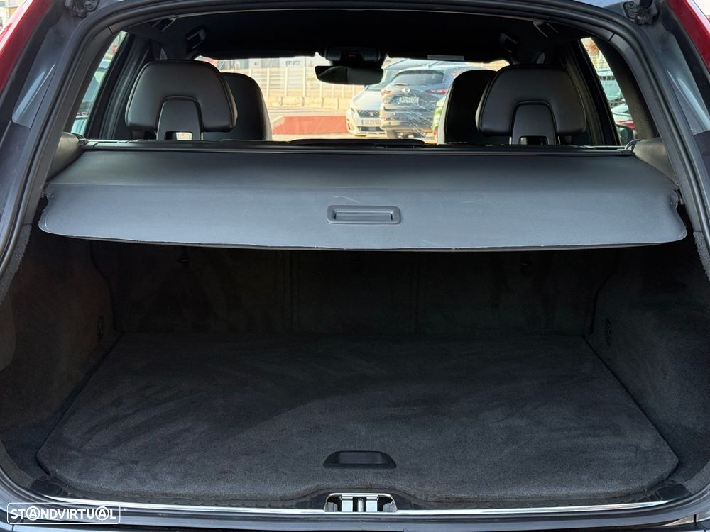 Volvo XC 60 2.0 D4 R-Design - 22