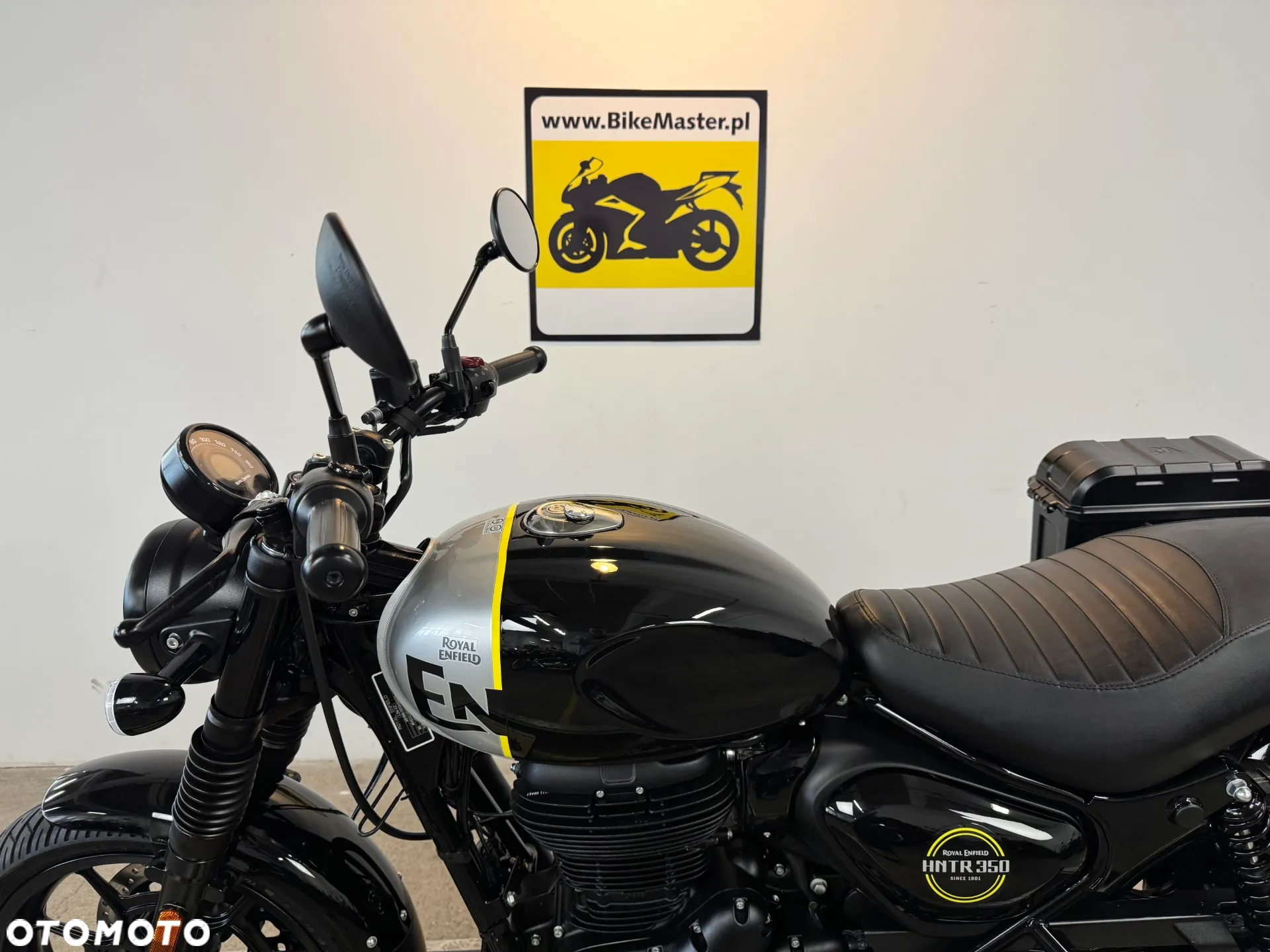 Royal Enfield HNTR - 20