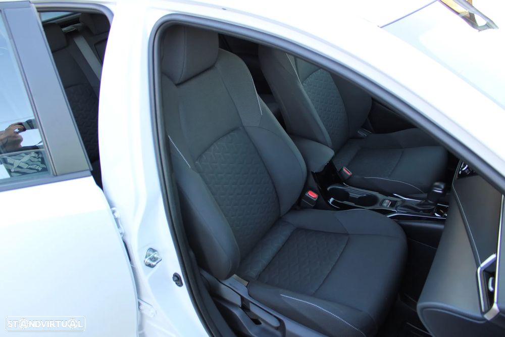 Toyota Corolla 1.8 Hybrid Exclusive - 39