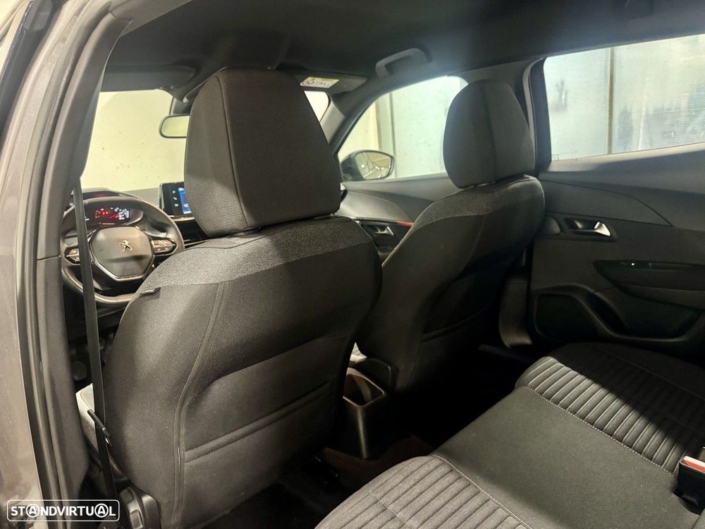 Peugeot 2008 1.2 PureTech Active Pack — fotografia 29