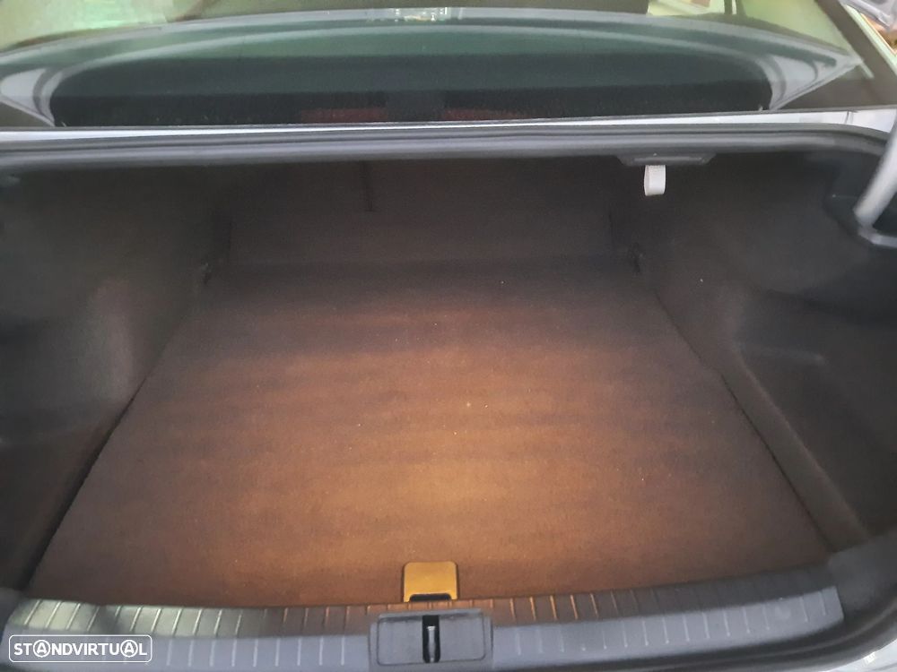 VW Passat 1.6 TDI BlueMotion - 41