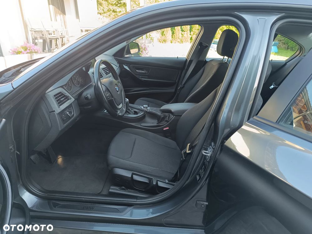 BMW Seria 3 318d - 14