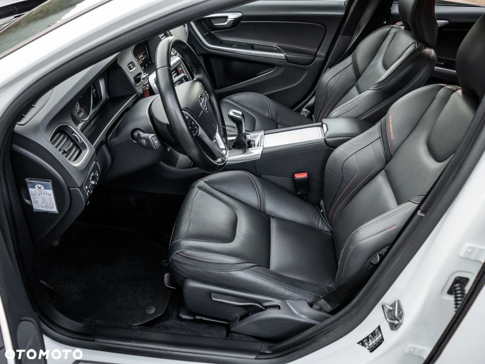 Volvo V60 D2 Ocean Race - 13