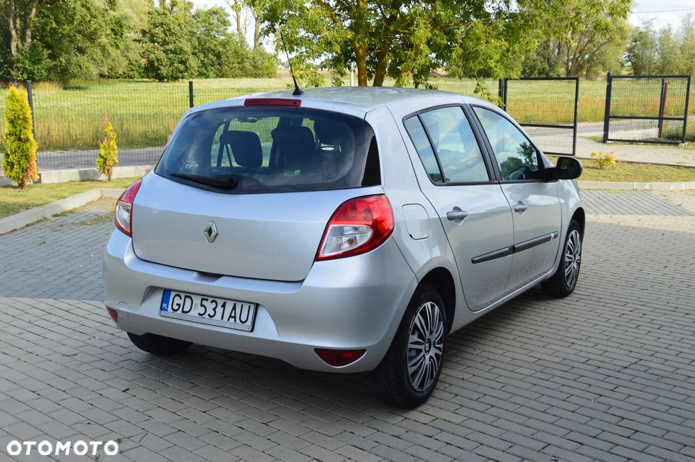 Renault Clio - 11