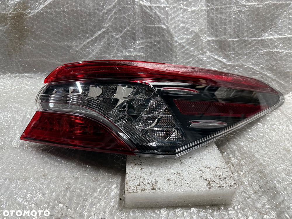 LAMPA TYŁ PRAWA TOYOTA CAMRY IX LED - 1