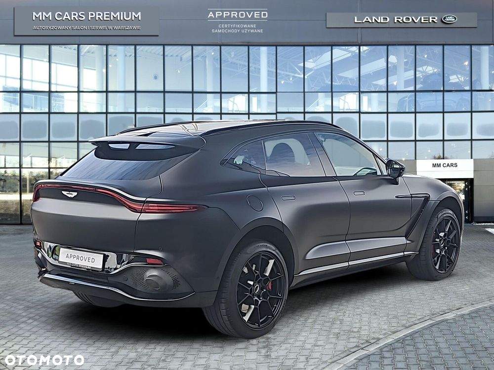 Aston Martin DBX - 6