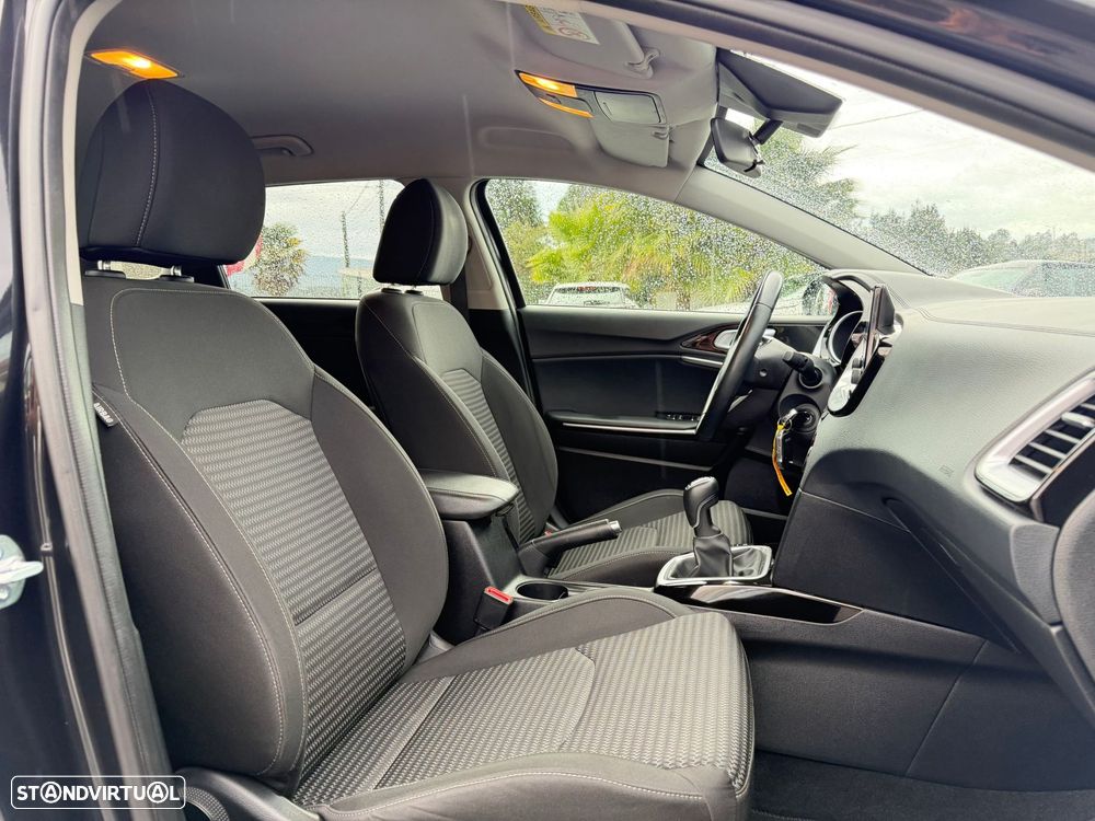 Kia Ceed SW 1.6 CRDi MHEV Dynamic - 32