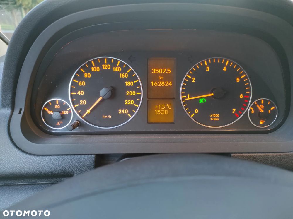 Mercedes-Benz Klasa A 160 BlueEFFICIENCY Special Edition - 22