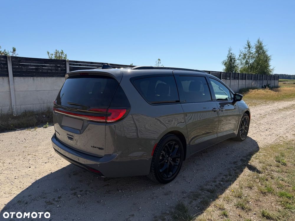 Chrysler Pacifica - 2