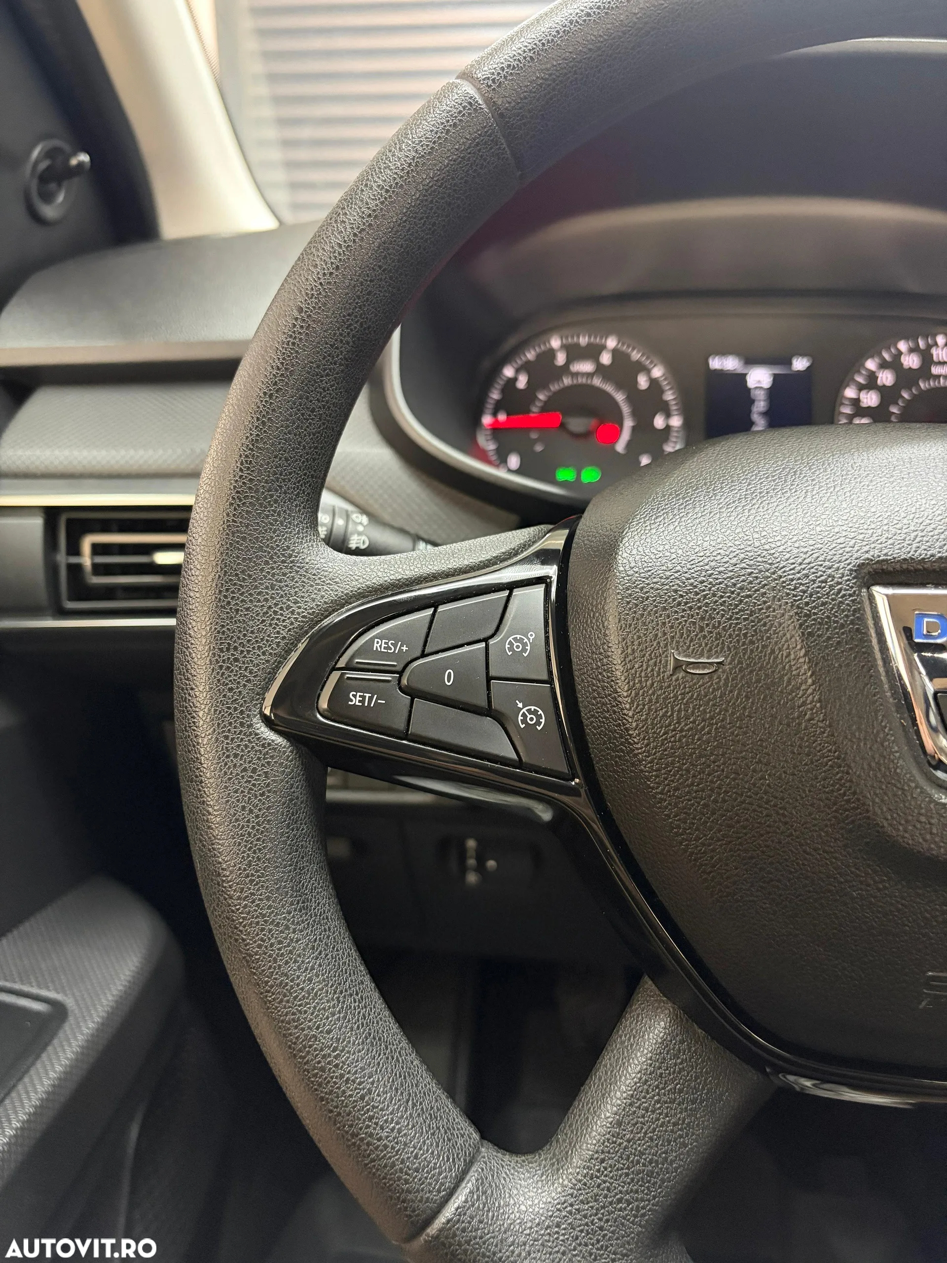 Dacia Logan TCe 90 Essential - 17