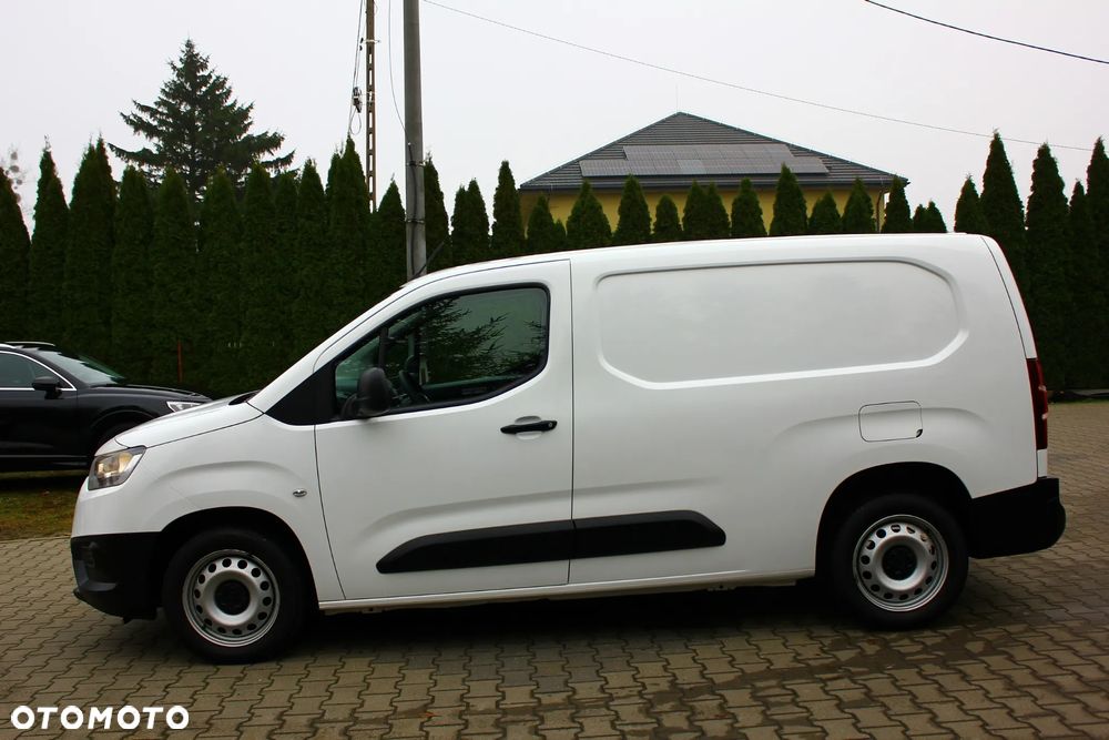 Toyota Proace City CHŁODNIA 1.5D-4D 102KM LONG L2 3 Osobowy - 16