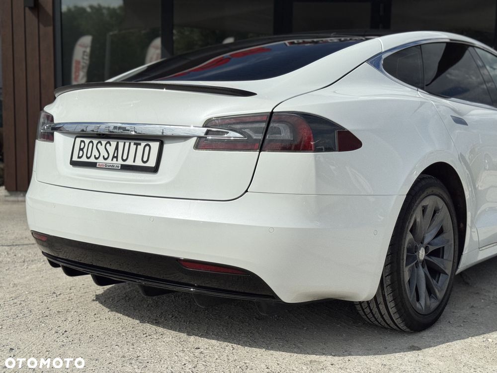 Tesla Model S - 8
