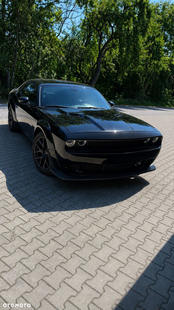 Dodge Challenger - 1