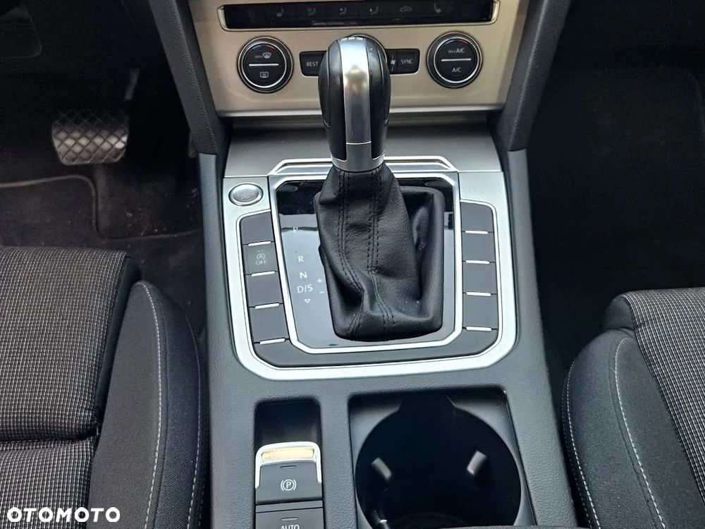Volkswagen Passat - 15
