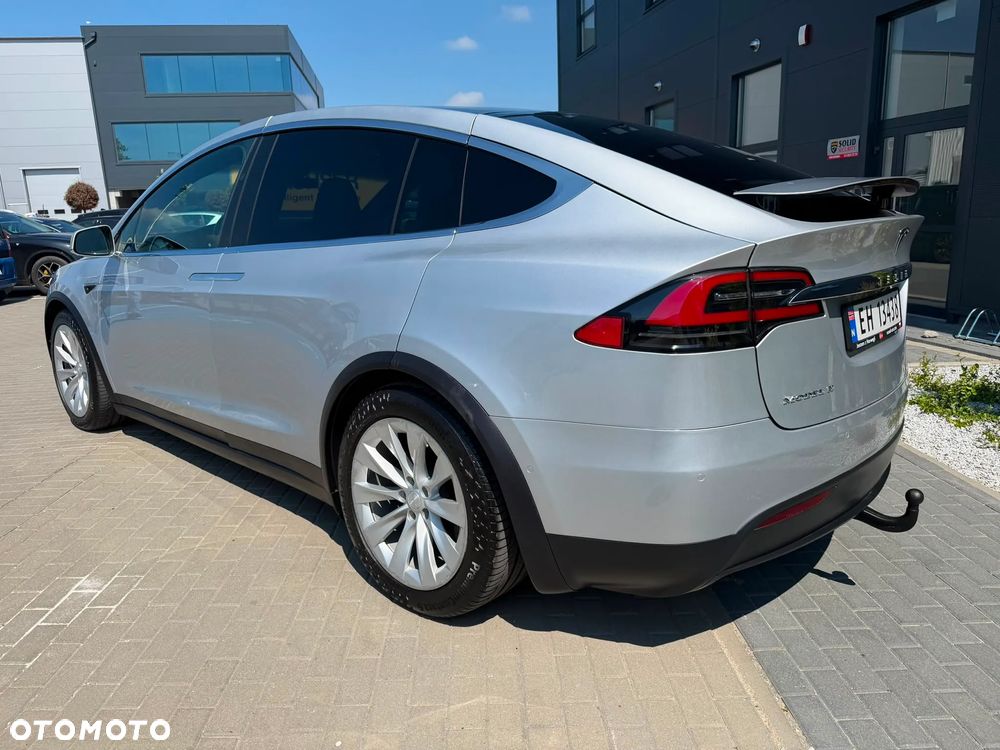 Tesla Model X - 4