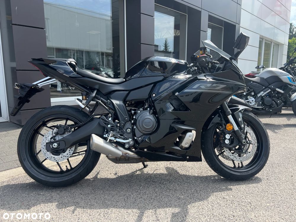 Yamaha R7