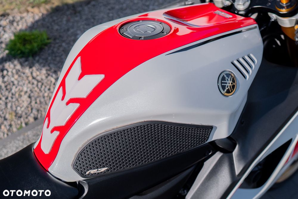 Yamaha R7 - 22