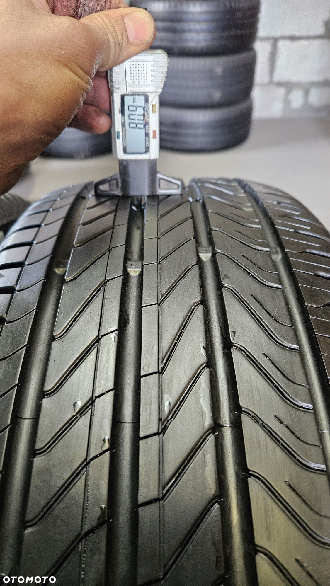 opony używane 225/55R18 Continental ULTRACONTACT - 3