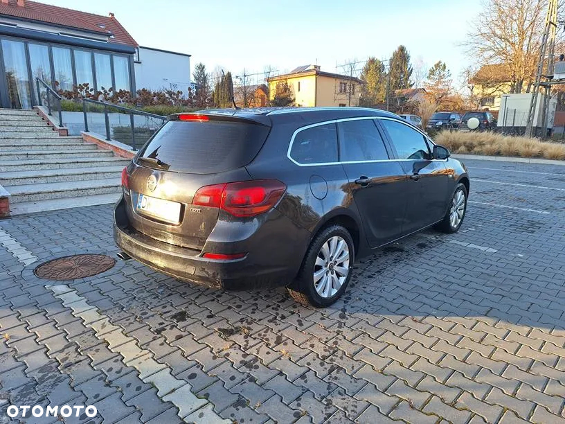 Opel Astra IV 2.0 CDTI Cosmo - 3